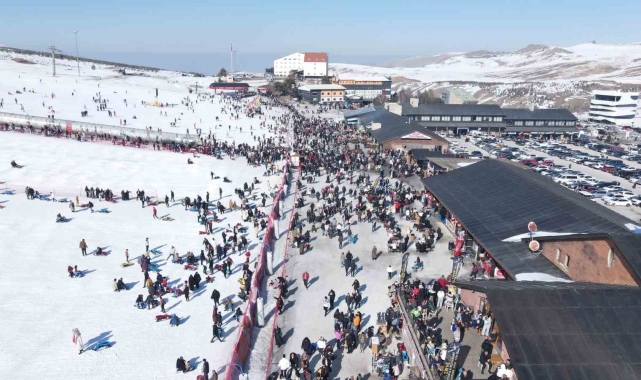 Sömestirin son hafta sonunda Erciyes'te adım atacak yer kalmadı