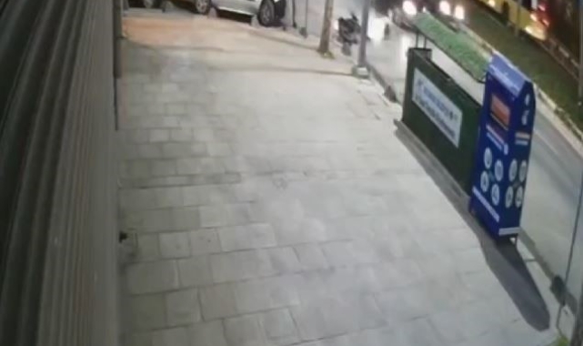 Sultangazi'de feci kaza kamerada: Motosikletliye çarparak kaçtı