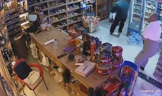 Tavuk, marketi birbirine kattı