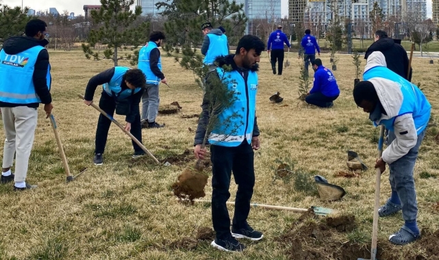 TDV, 6 Şubat depremlerinde hayatını kaybedenler anısına fidan dikti