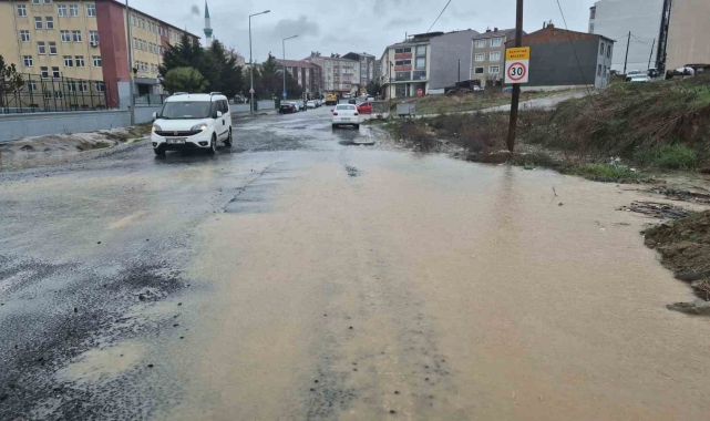Tekirdağ'da sağanak sonrası bazı yollar suyla kaplandı