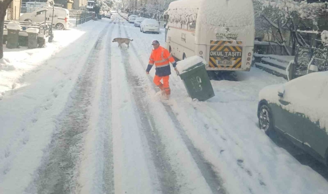 Temizlik çalışmaları kar kış demeden devam ediyor