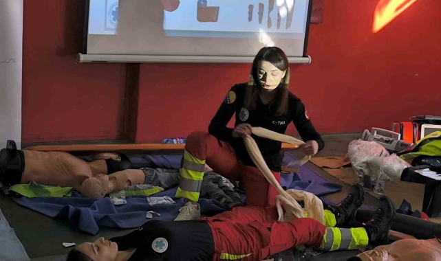 TİKA'dan Bosna Hersek'teki ilk ulusal medikal kurtarma ekibine ekipman desteği
