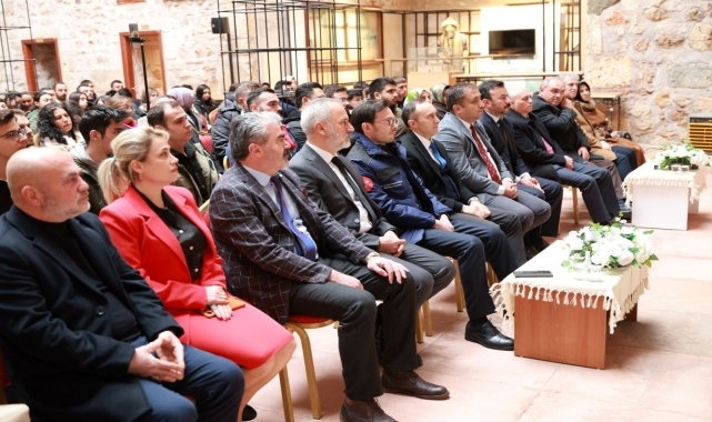 Tokat'ta "Ötüken'den Günümüze Altın Yay ile 3 Gümüş Ok'un Hikayesi" konferansı düzenlendi