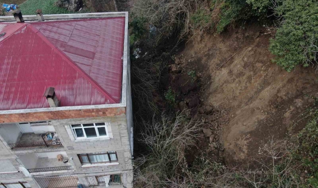 Trabzon'da 5 katlı binada toprak kayması: 1 yaralı, 5 tahliye