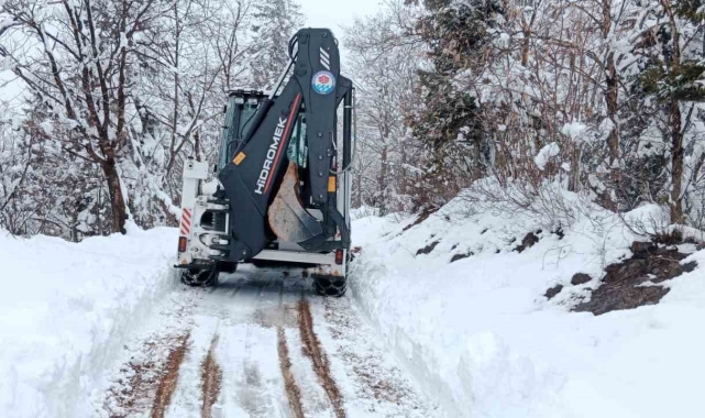 Trabzon'da kar nedeniyle kapalı mahalle yolu kalmadı