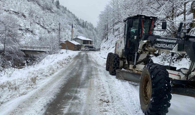 Trabzon&#039;da kar nedeniyle kapanan mahalle yolları ulaşıma açılıyor