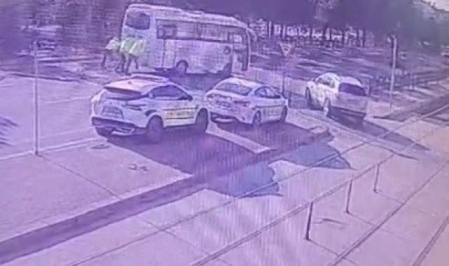 Trafik polislerinin fedakarca yardımı kamerada