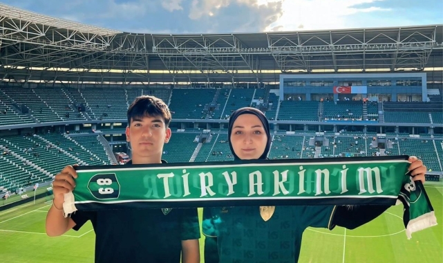 Tribünden düşen 17 yaşındaki Efe, günler sonra ailesine gülümsedi