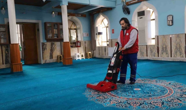 Turgutlu'da camiler ilk teravihe hazır