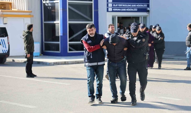 Türkiye'den 20 bin dolara Avrupa'ya insan kaçırıyor