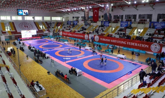 U23 Serbest Türkiye Güreş Şampiyonası Sivas'ta başladı