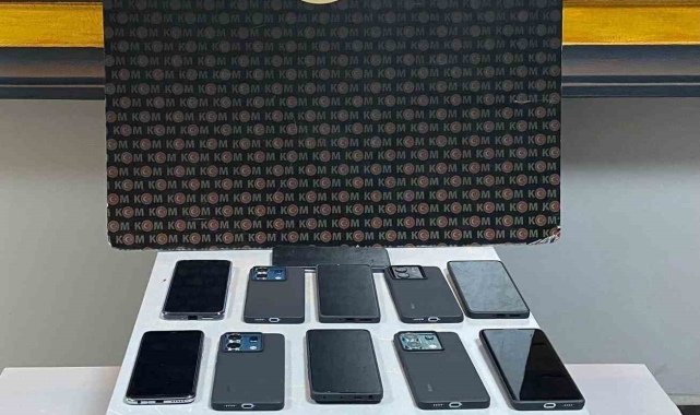 Uşak'ta kaçak alkol ve telefon ele geçirildi