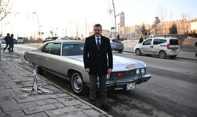 Vali Mustafa Çiftçi, Alparslan Türkeş'in aracıyla şehir turu attı