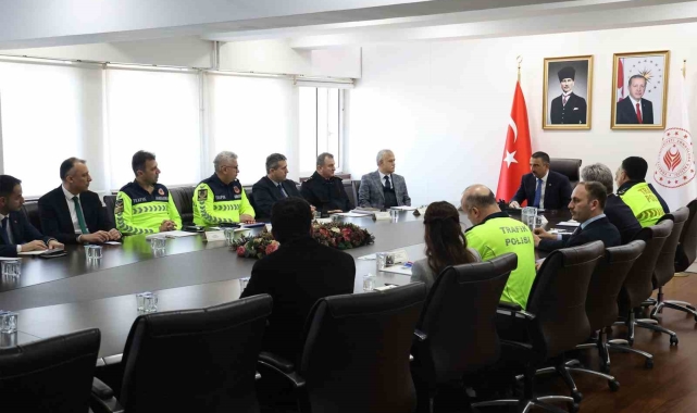 Vali Osman Hacıbektaşoğlu başkanlığında trafik güvenliği toplantısı gerçekleştirildi
