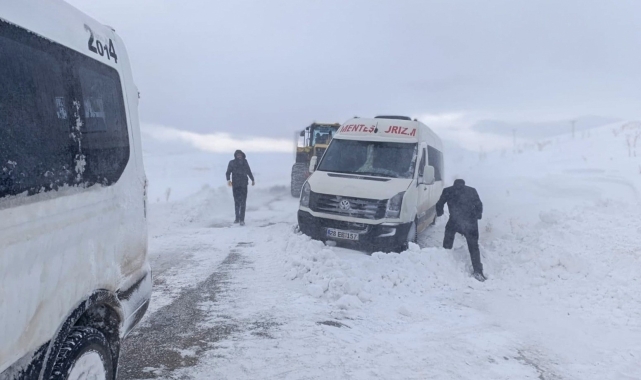 Van'da tipide mahsur kalanlar kurtarıldı