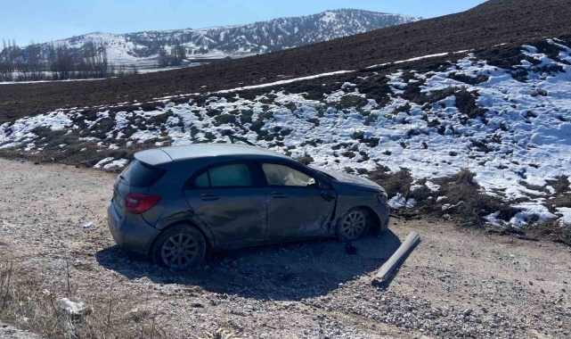 Virajı alamayan otomobil tarlaya uçtu: 1 yaralı