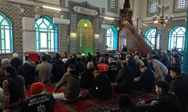 Yangında zarar gören cami yeniden ibadete açıldı