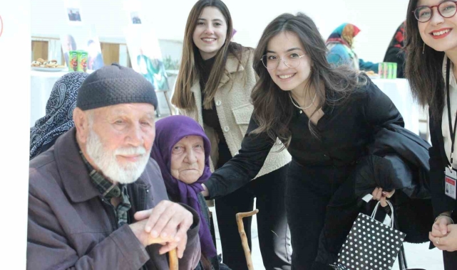 Yarım asırdır evli olan çiftler, sergi ve sinema etkinliğinde buluştu