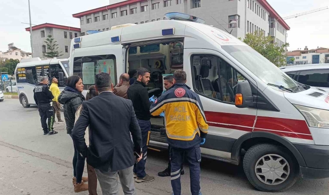 Yaya geçidinde motosiklet yayaya çarptı: 2 yaralı