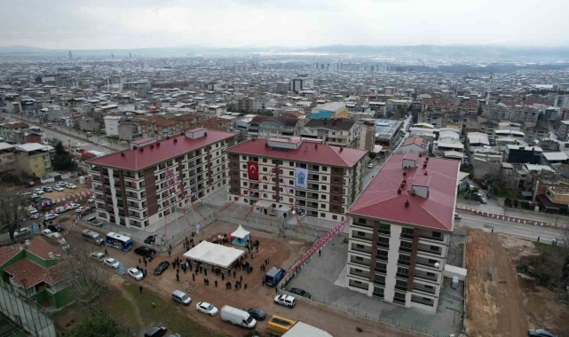Yıldırım'ın bir yanında temel atma diğer yanında anahtar teslimi