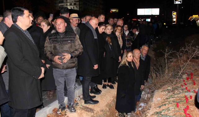 Yılmaz, deprem şehitlerini andı