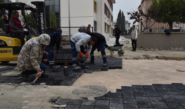 Yunusemre Belediyesinden bozulan yollara hızlı müdahale