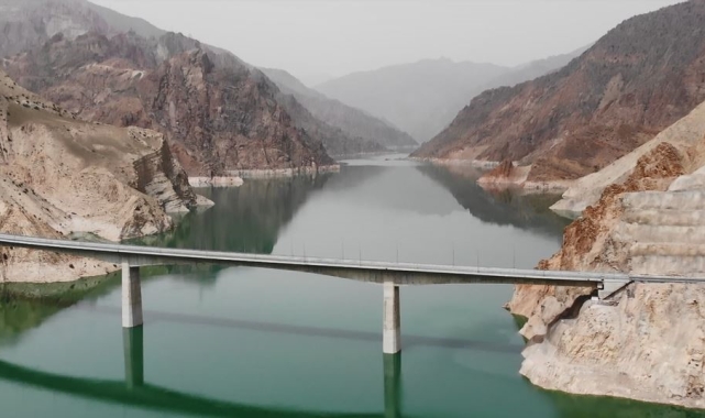 Yusufeli'nde 'kayan viyadük' için ölçüm cihazları takıldı