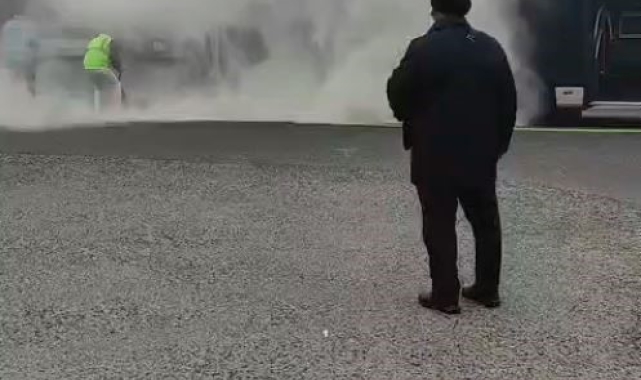 Zincirlikuyu'da metrobüsten dumanlar yükseldi, yolcular tahliye edildi