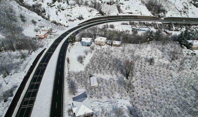 Zonguldak'ta kapalı 18 köy yolunu açma çalışmaları sürüyor