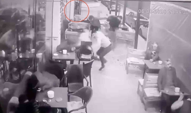 1 kişinin öldüğü, 4 kişinin yaralandığı silahlı saldırının güvenlik kamerası görüntüleri ortaya çıktı