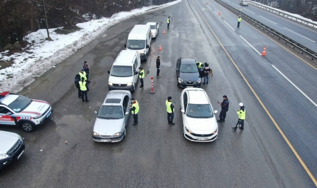 185 araç trafikten men edildi 16 sürücüye alkolden işlem yapıldı