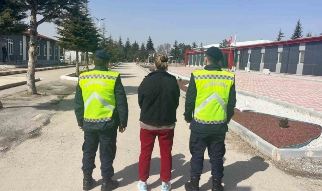 3 yıl hapis cezasıyla aranan şahsı jandarma yakaladı