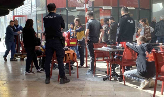 41 Burda AVM'de korkutan yangın: 4 kişi dumandan etkilendi