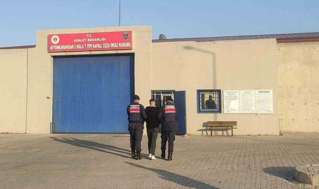 7 yıl 8 ay hapis cezasıyla aranan şahsı jandarma yakaladı