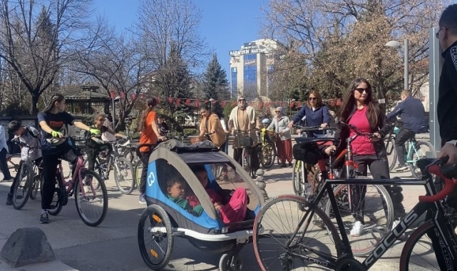 8 Mart Dünya Kadınlar Günü'nde farkındalık için pedal çevirdiler