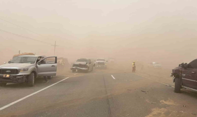 ABD'de kum fırtınası trafik kazalarına yol açtı