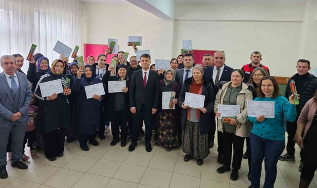 Acıpayamlı kadınlara meyve ağacı budama eğitimi verildi