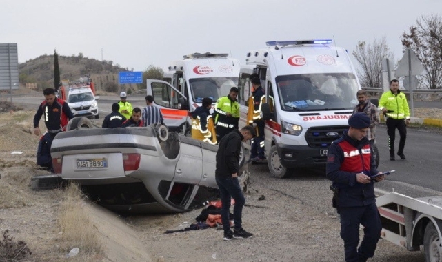Adıyaman'da otomobil takla attı: 4 yaralı