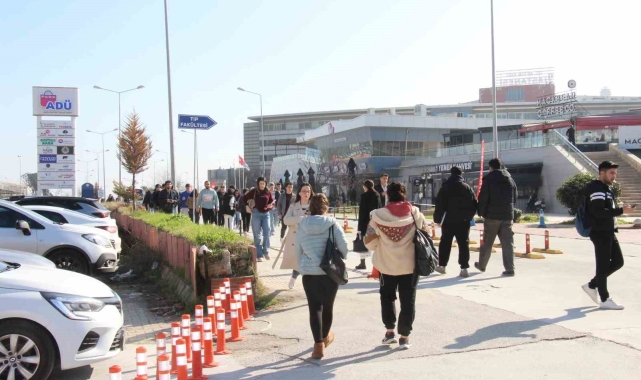 ADÜ'de ücretli geçiş kararındaki adaletsizliğe öğrencilerden tepki