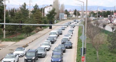 Afyonkarahisar - Antalya kara yolunda bayram yoğunluğu