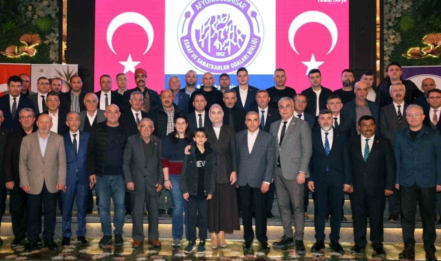 Afyonkarahisar Valisi Yiğitbaşı, esnafla iftarda buluştu