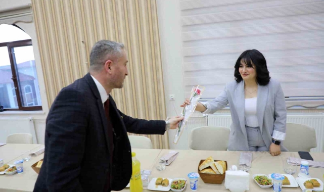 Ağrı İl Milli Eğitim Müdürü Kökrek, kadın çalışanlarla iftarda bir araya geldi