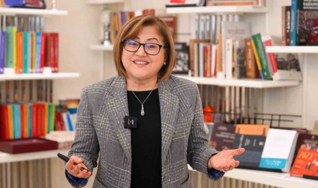 Aile yılına özel 41 yıllık sadakate Umre yolculuğu