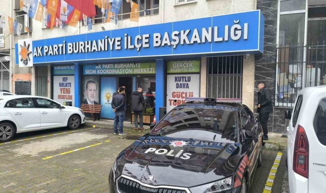 AK Parti Burhaniye İlçe Başkanlığına taşlı saldırı