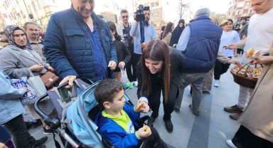 AK Parti İstanbul Milletvekili Derya Ayaydın bayram öncesi vatandaşlarla bir araya geldi