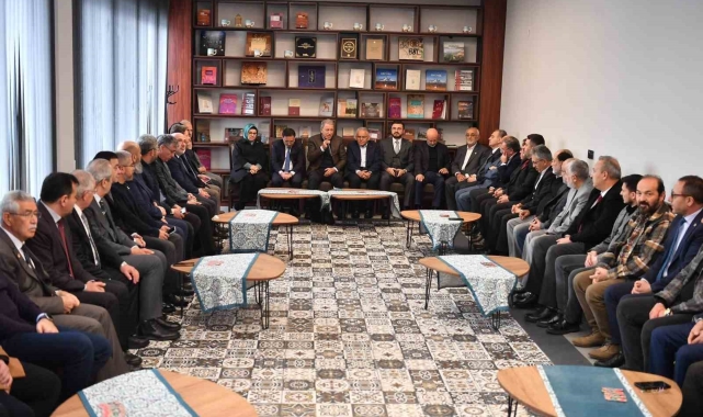 Akar ve Büyükkılıç'tan kanaat önderleriyle eğitim istişaresi