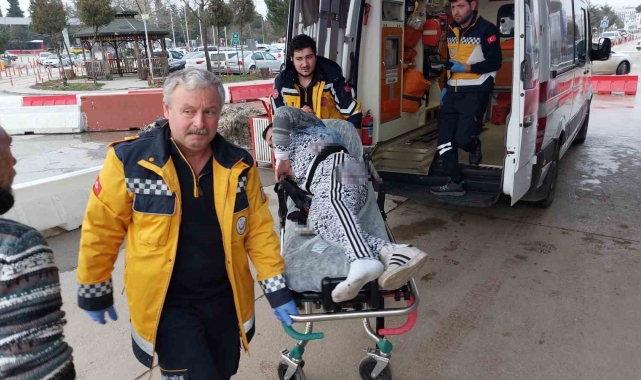 Akaryakıt istasyonunda bıçaklı saldırıya uğrayan genç yaralandı