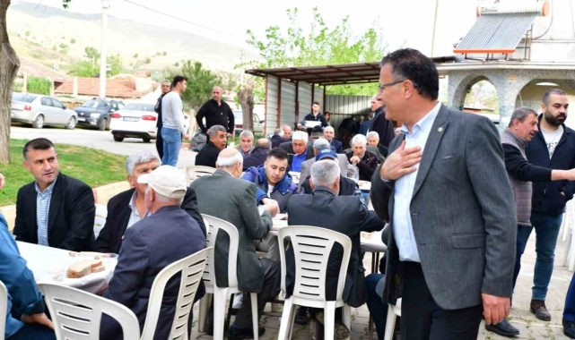 Alaşehir&#039;de Başkan Öküzcüoğlu ve muhtar küskün aileleri barıştırdı