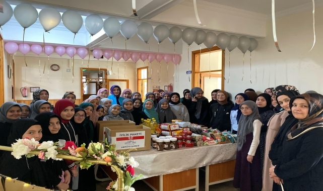Amasya'da küçük hafızların hazırladığı iyilik paketleri TDV'ye teslim edildi